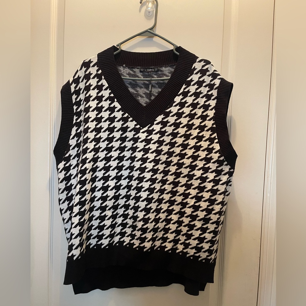 Zaful Black and White Houndstooth V-Neck Sweater